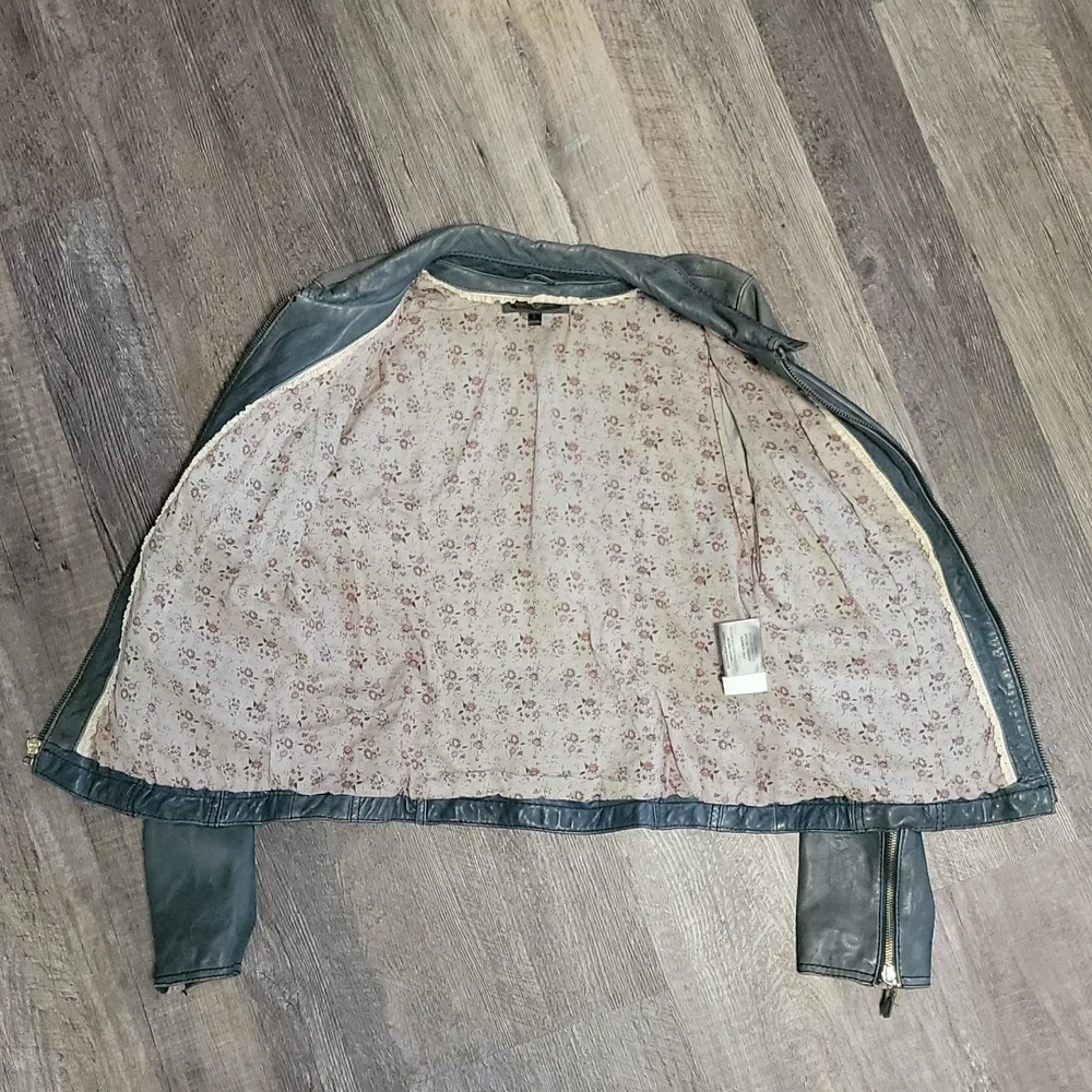 Women's size large Wilson's leather jacket distressed - Picture 2 of 3